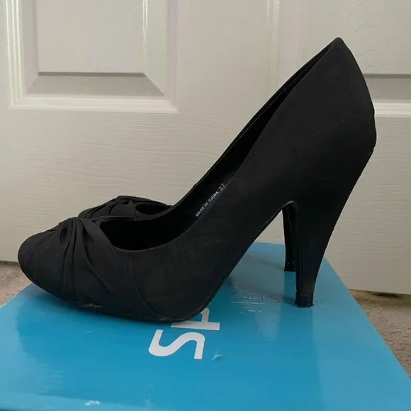 Spring Black Heels - Picture 2 of 2